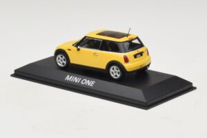 Mini Cooper S R53 Liquid Yellow S Panoramatickou Strechou Minichamps 1:43 MINI013 Kov – obrázok 3 z 4
