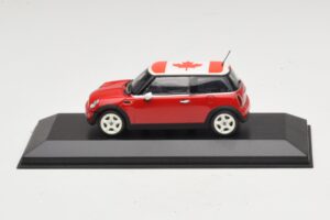Mini Cooper S R53 Červený S Kanadskou Vlajkou Minichamps 1:43 MINI017 Diecast