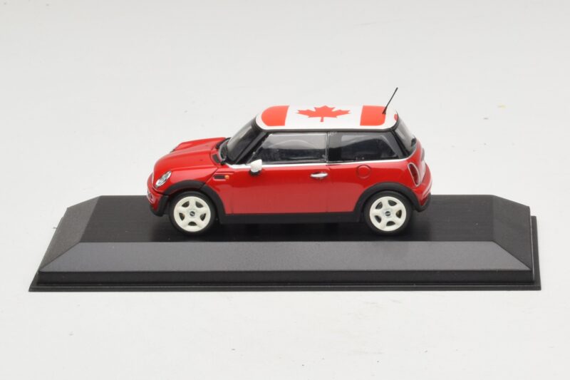 Mini Cooper S R53 Červený S Kanadskou Vlajkou Minichamps 1:43 MINI017 Diecast