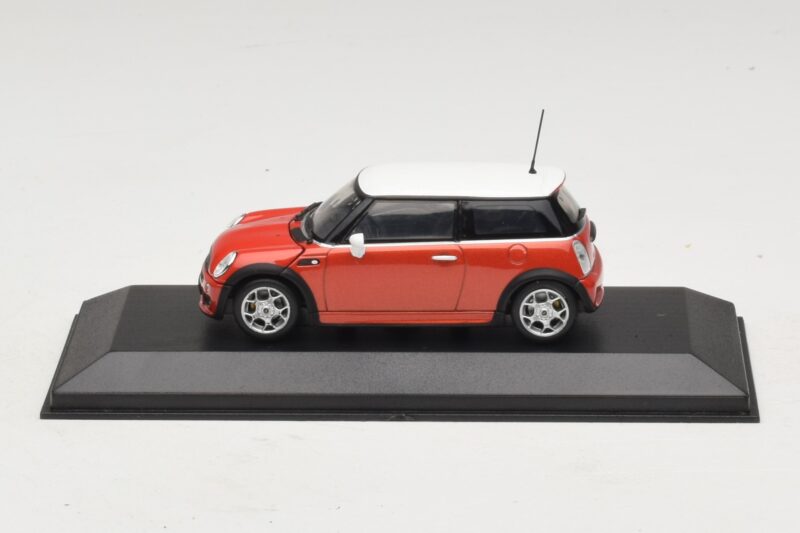 Mini Cooper S R53 Červený S Bielou Strechou Minichamps 1:43 MINI025 Diecast