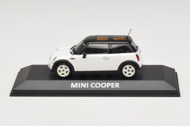 Mini Cooper S R53 Biely S Čiernou Strechou Minichamps 1:43 MINI027 Kov