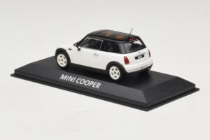 Mini Cooper S R53 Biely S Čiernou Strechou Minichamps 1:43 MINI027 Kov – obrázok 3 z 4