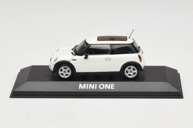 Mini Cooper S R53 Biely S Panoramatickou Strechou Minichamps 1:43 MINI020 Diecast