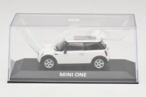 Mini Cooper S R53 Biely S Panoramatickou Strechou Minichamps 1:43 MINI020 Diecast – obrázok 4 z 5
