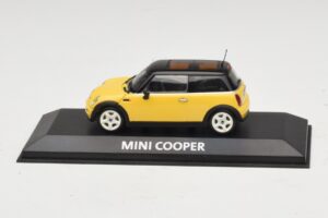 Mini Cooper S R53 Žltý S Čiernou Strechou Minichamps 1:43 Mini Cooper S R53 Žltý S Čiernou Strechou Minichamps 1:43 MINI031 Diecast