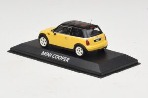 Mini Cooper S R53 Žltý S Čiernou Strechou Minichamps 1:43 MINI031 Kov – obrázok 3 z 4