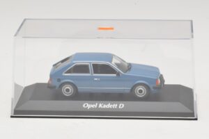 Opel Kadett D Modrý Maxichamps 1:43 940044100 Diecast – obrázok 4 z 5