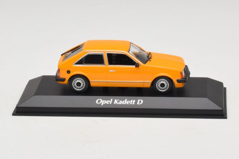 Opel Kadett D Oranžový Maxichamps 1:43 940044101 Kov