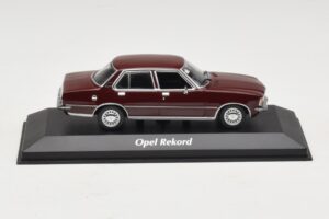 Opel Rekord D Tmavočervený Maxichamps 1:43 940044000 Diecast