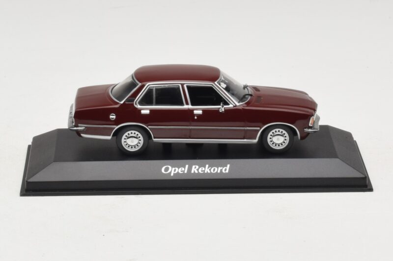 Opel Rekord D Tmavočervený Maxichamps 1:43 940044000 Diecast