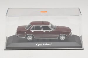 Opel Rekord D Tmavočervený Maxichamps 1:43 940044000 Diecast – obrázok 4 z 5