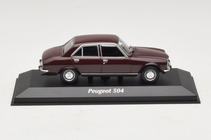 Peugeot 504 Tmavo Červená Maxichamps 1:43 Peugeot 504 Tmavo Červená Maxichamps 1:43 940112500 Kov