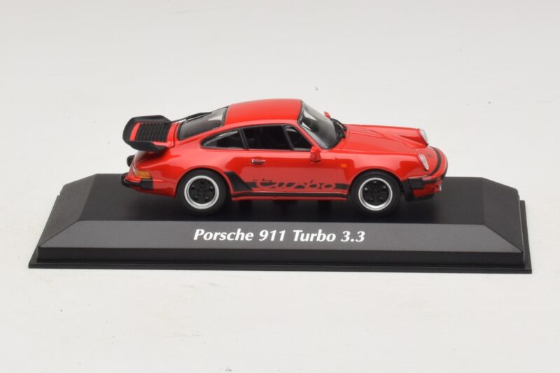 Porsche 911 930 Turbo 3.3 Červený Maxichamps 1:43 940069000 Kov
