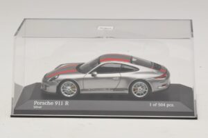 Porsche 911 991.1 R Strieborný S Oranžovými Pruhmi Minichamps 1:43 410066222 Kov – obrázok 4 z 5