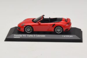 Porsche 911 991.1 Turbo S Kabriolet Červený Minichamps 1:43 410067180 Kov