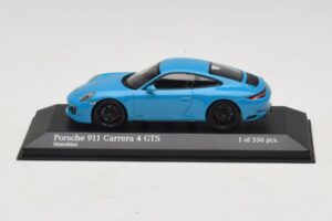 Porsche 911 991.2 Carrera 4 GTS Miami Blue Minichamps 1:43 410067322 Kov