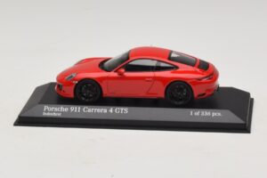Porsche 911 991.2 Carrera 4 GTS Červený Minichamps 1:43 410067320 Kov
