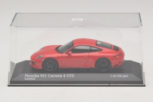 Porsche 911 991.2 Carrera 4 GTS Červený Minichamps 1:43 410067320 Kov – obrázok 4 z 5