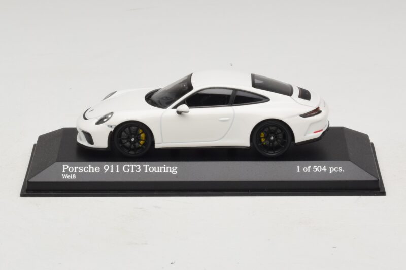Porsche 911 991.2 GT3 Touring Biely Minichamps 1:43 410067420 Kov