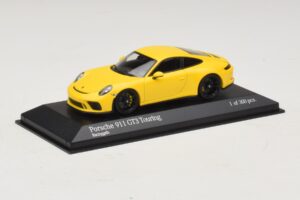 Porsche 911 991.2 GT3 Touring Žltý Minichamps 1:43 410067421 Kov – obrázok 2 z 5