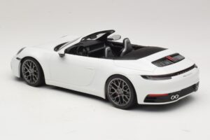 Porsche 911 992 Carrera 4S Kabriolet Biely Minichamps 1:18 155067330 Kov – obrázok 5 z 6