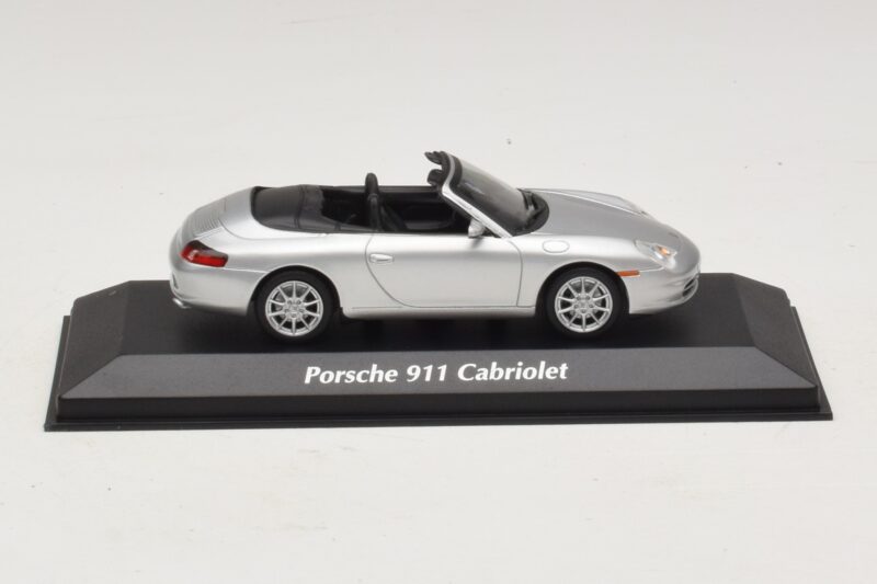 Porsche 911 996 Kabriolet Strieborný Maxichamps 1:43 940061031 Kov