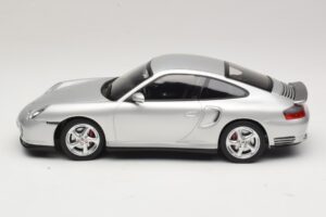 Porsche 911 996 Turbo Strieborný KK-Scale 1:18 KKDC181471 Kov – obrázok 3 z 6