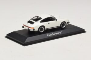 Porsche 911 SC Biely Maxichamps 1:43 940062020 Kov – obrázok 2 z 5