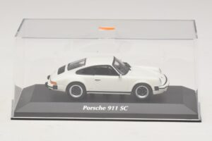 Porsche 911 SC Biely Maxichamps 1:43 940062020 Kov – obrázok 4 z 5