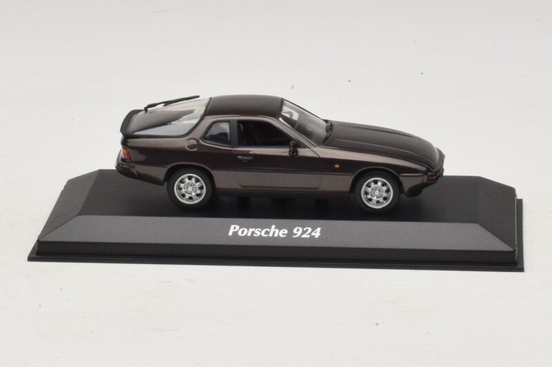 Porsche 924 Hnedá Metalíza Maxichamps 1:43 940062121 Kov