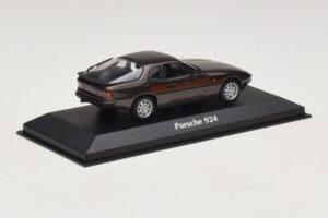 Porsche 924 Hnedá Metalíza Maxichamps 1:43 940062121 Kov – obrázok 2 z 5