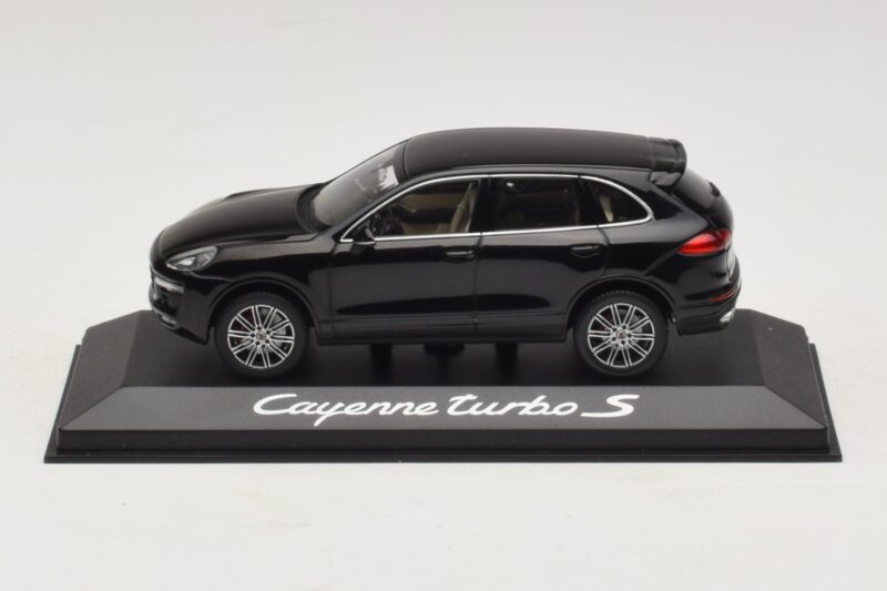 Porsche Cayenne 958 Turbo S Čierny Minichamps 1:43 WAP0200220E Kov