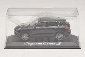 Porsche Cayenne 958 Turbo S Čierny Minichamps 1:43 WAP0200220E Kov – obrázok 4 z 5