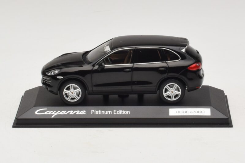 Porsche Cayenne 9PA Platinová Edícia Čierny Minichamps 1:43 WAP0200160E Kov