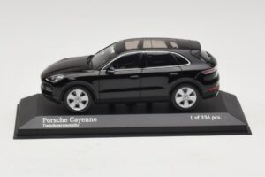 Porsche Cayenne Čierna Metalíza Minichamps 1:43 410066301 Kov