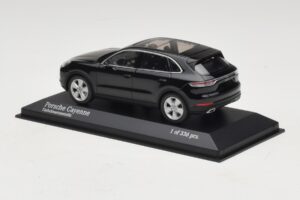 Porsche Cayenne Čierna Metalíza Minichamps 1:43 410066301 Kov – obrázok 3 z 5