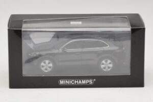 Porsche Cayenne Čierna Metalíza Minichamps 1:43 410066301 Kov – obrázok 5 z 5