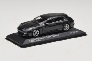 Porsche Panamera 971 4 E-Hybrid Sport Turismo Šedý Minichamps 1:43 410066112 Diecast – obrázok 2 z 5