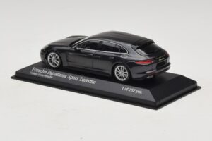 Porsche Panamera 971 4 E-Hybrid Sport Turismo Šedý Minichamps 1:43 410066112 Diecast – obrázok 3 z 5