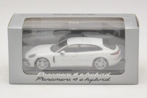 Porsche Panamera 971 4 E-Hybrid Biely Minichamps 1:43 WAP0207620H Kov – obrázok 5 z 5