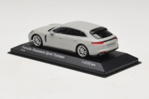 Porsche Panamera 971 Sport Turismo 4E-Hybrid Šedý Minichamps 1:43 410066114 Kov – obrázok 3 z 5