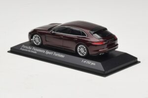 Porsche Panamera 971 Sport Turismo 4S Červený Minichamps 1:43 410066110 Kov – obrázok 3 z 5