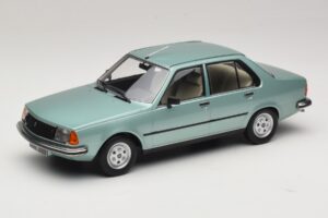 Renault 18 Svetlo Zelená MCG 1:18 MCG18596 Kov