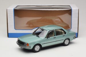 Renault 18 Svetlo Zelená MCG 1:18 MCG18596 Kov – obrázok 6 z 6