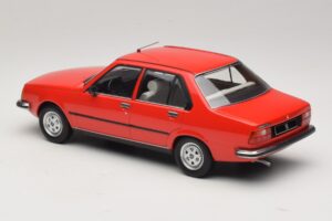 Renault 18 Červený MCG 1:18 MCG18595 Kov – obrázok 5 z 6