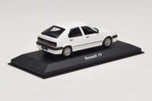 Renault 19 Biely Maxichamps 1:43 940113700 Diecast – obrázok 2 z 5