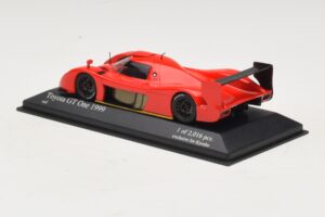 Toyota GT-One TS020 Street Červený Minichamps 1:43 433991603 Kov – obrázok 3 z 5