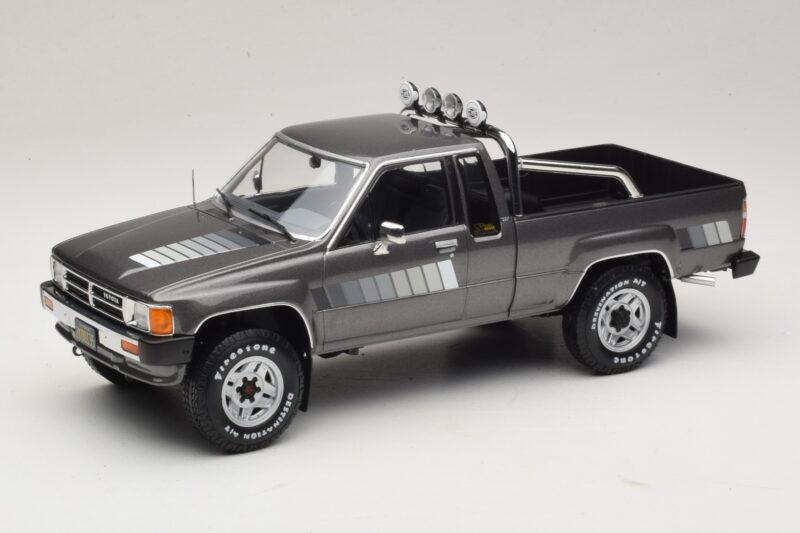 Toyota Hilux N50 Xtra Cab 4x4 Šedá Metalíza KK-Scale 1:18 KKDC181563 Kov