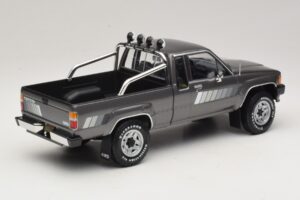 Toyota Hilux N50 Xtra Cab 4x4 Šedá Metalíza KK-Scale 1:18 KKDC181563 Kov – obrázok 2 z 6