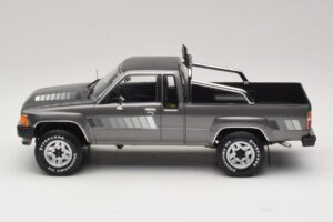Toyota Hilux N50 Xtra Cab 4x4 Šedá Metalíza KK-Scale 1:18 KKDC181563 Kov – obrázok 3 z 6